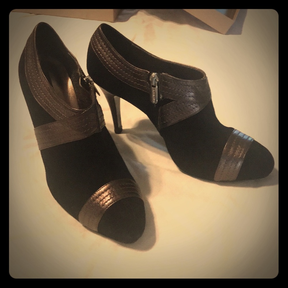 Claudia Ciuti SZ 7M Italian suede ankle boots